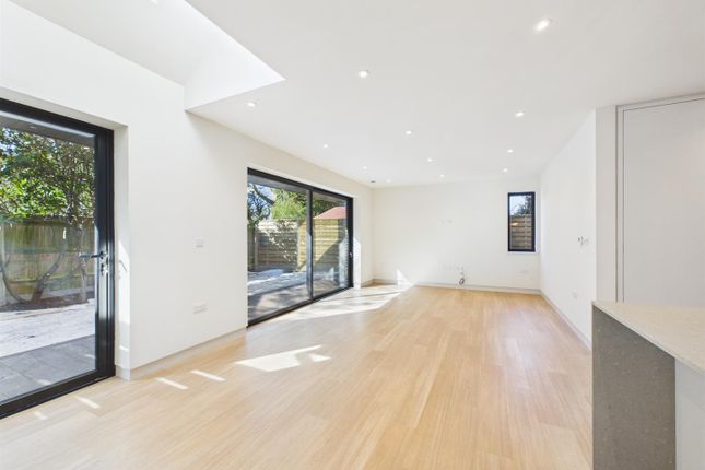 Hengist Lodge, 8d, Kearton Close, Kenley photo 4