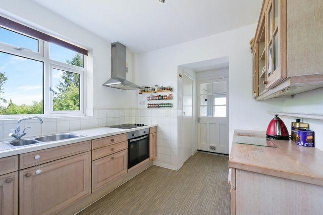15, Shawley Way, Epsom photo 4