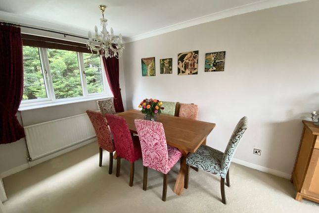 17 Chestnut Close, Wilmslow photo 4