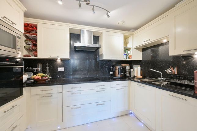 Flat 16, Charlemont House, Epsom photo 3
