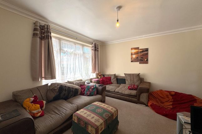 4, Whistler Close, Crawley photo 4
