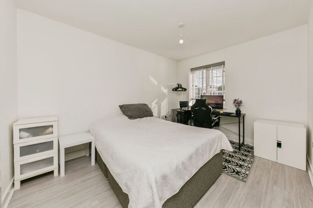 24, College Way, Northwich photo 4