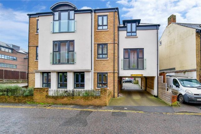 2 bed flat for sale in Queen Anne Road, Maidstone, Kent ME14