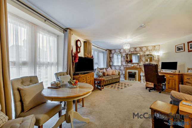 32 Elkington House, Charlton Green, Dover photo 2