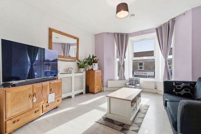 2-bed flat on Flat, 67-69 Whitecross Road, Weston-Super-Mare, £155,000