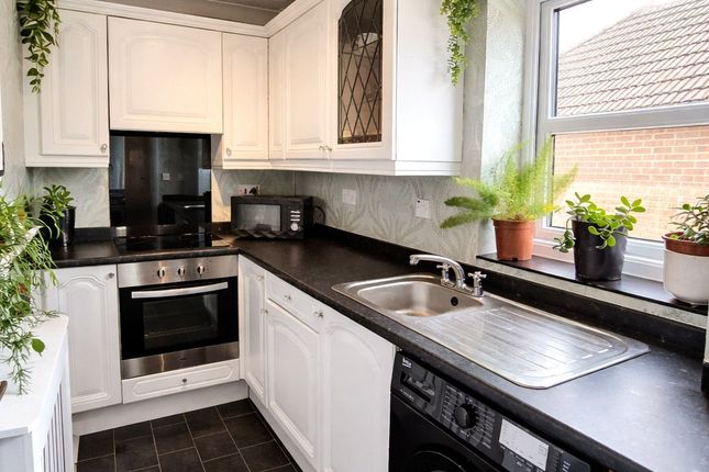 3A, Oakley Close, Surrey photo 4
