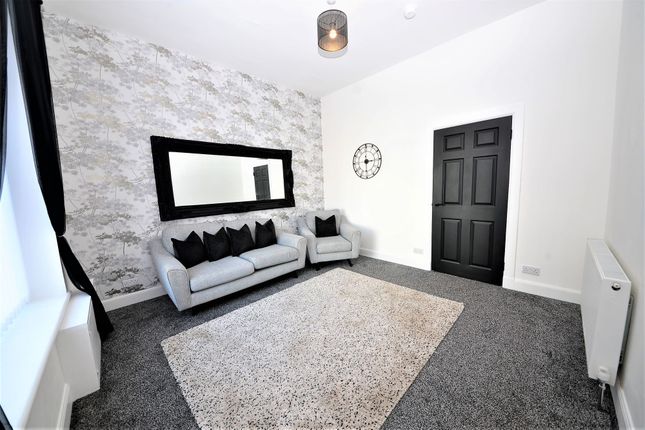 8 Oswald Place, Leven photo 3