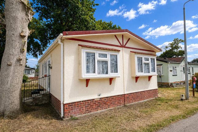 2-bed caravan on 7, The Spinney, Sacketts Grove, Clacton-on-sea, £125,000