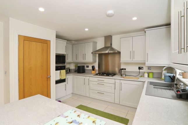 13, Brynteg Green, Pontypridd photo 3