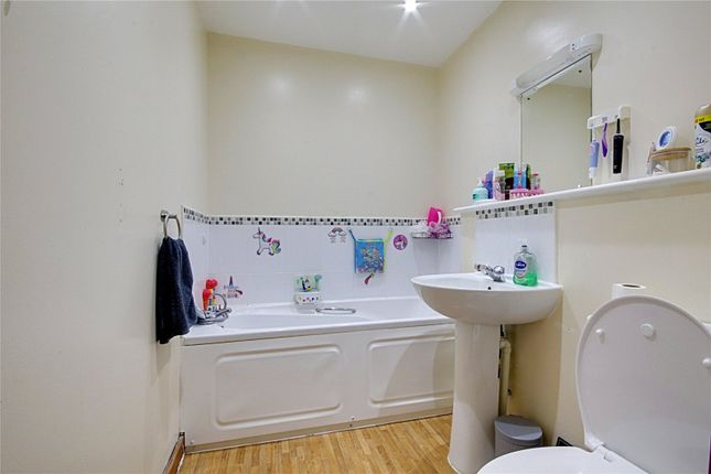 17, Rossmore Close, Enfield photo 4