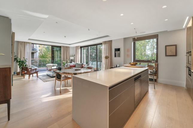 Flat for sale in Campden Hill, Kensington