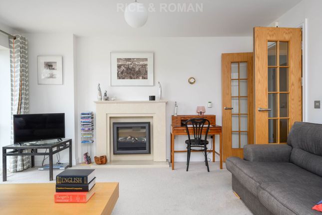Oatlands Drive, Weybridge photo 3