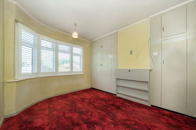 3, Longford Close, Hampton photo 4