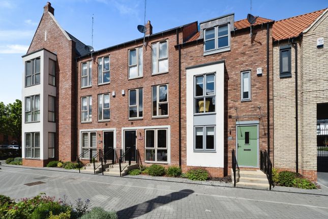 Town house for sale in Blanket Row, Hull