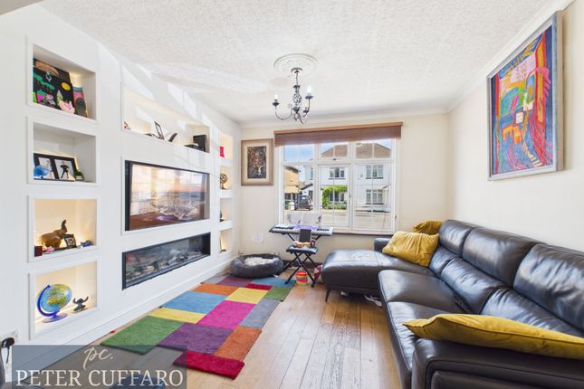 19 Crossfield Road, Hoddesdon photo 2