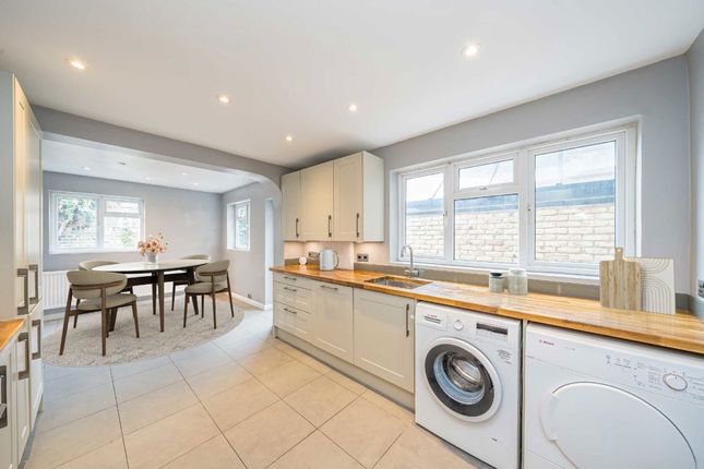 22, Heathfield Gardens, London photo 4