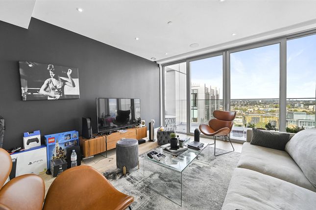 Thumbnail Flat to rent in Cassia House, 30 Piazza Walk, London
