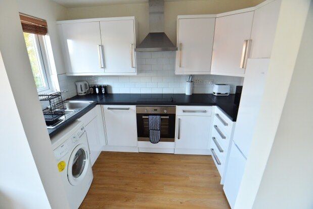 Flat to rent in Station Hill Maunsell Park, Crawley