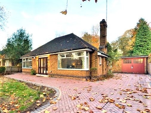 Thumbnail Bungalow for sale in Wollaton Vale, Wollaton, Nottingham