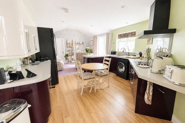58, Wheeler Avenue, Swindon photo 4