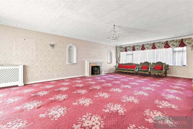 4, Meadow Walk, London photo 4