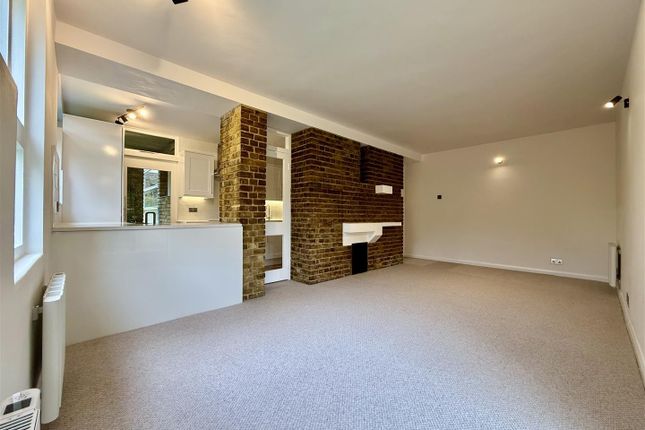 2, Langham House Close, Richmond photo 2
