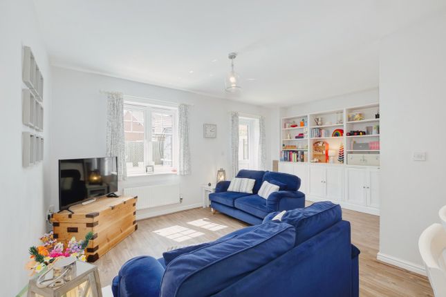 12, Goldring Avenue, Hellingly photo 4