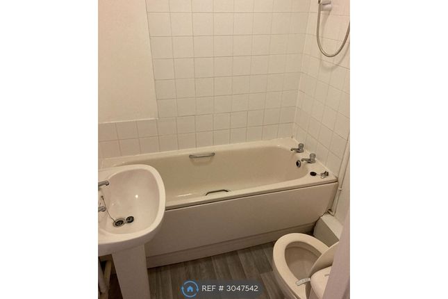 Flat, Ty Naba Down Street Clydach, Clydach, Swansea photo 3