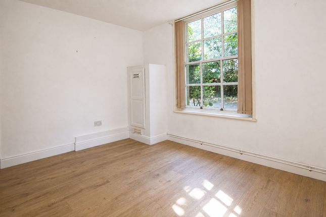 Flat 2, Westfield House Mansbridge Road, Southampton photo 4