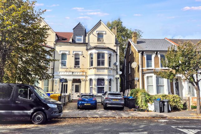 1-bed flat on Surrey, £90,000