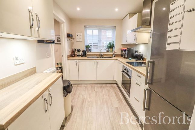 12, Beehive Avenue, Witham photo 4