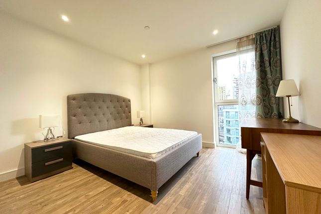 Flat to rent in Collet House, Wandsworth Road, London