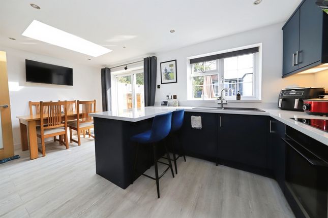 7, Hillside Drive, Kidderminster photo 2