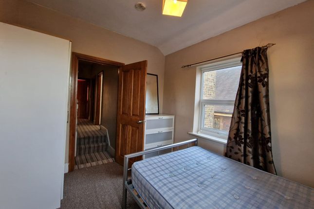 264, Bedfont Lane , Feltham photo 4