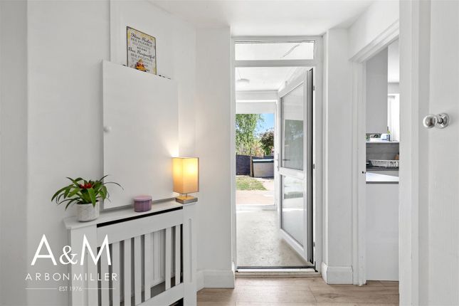 90, Hanson Drive, Loughton photo 4