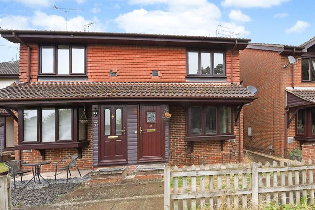 Thumbnail Terraced house to rent in South Street, Farnborough