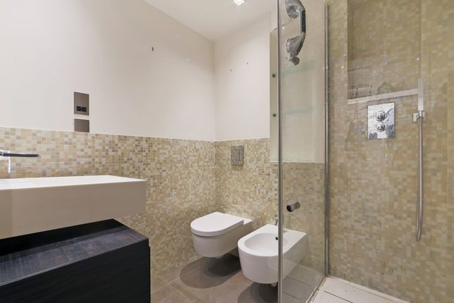 Flat 5 Wavel Court 10, Garnet Street, London photo 3