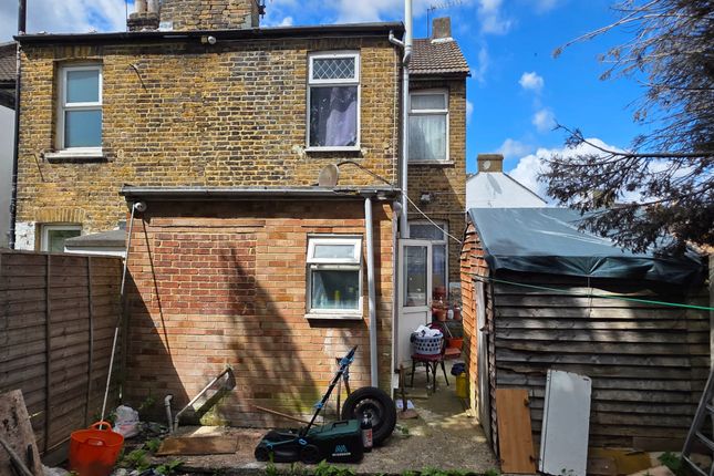 1, Wentworth Road, Greater London photo 3
