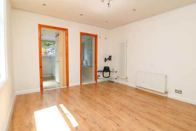 Sutton Grove, Sutton photo 3
