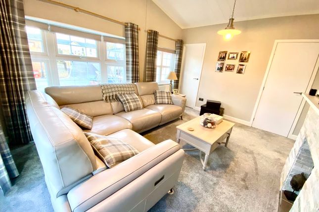 74, Wickham Court, Southwick Road, Fareham photo 2