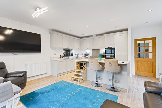 10 Westfield Rise, Wakefield photo 4