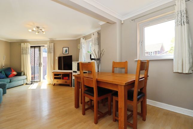 56, Emerson Way, Bristol photo 3