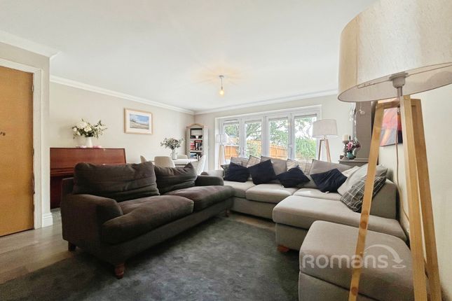 Skylark Place, Farnham photo 3
