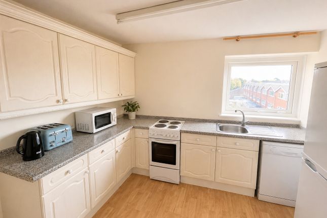 23 Whitecliffe Court,, Gale Moor Avenue, Gosport photo 3