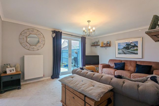 14, Perrins Field, Upton upon Severn photo 2