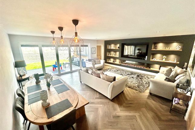 4 St Joe - Lounge.Jpg