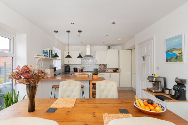 6B7Rbr - Kitchen Diner E.Jpg