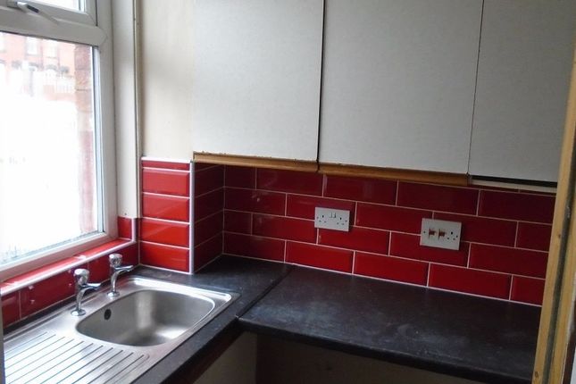 2 Edgware Grove, Leeds photo 4