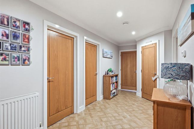 Flat 13, 411a, Lymington Road, Christchurch photo 2