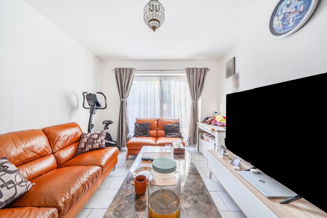 210, London Road, Morden photo 2